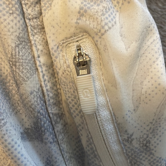 Lululemon Tracker Low-Rise Short - Picture 3 of 11